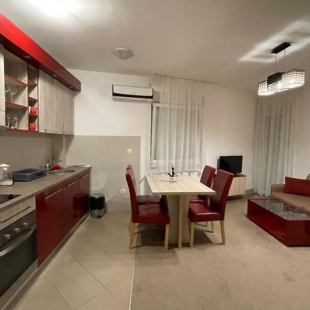 Holiday Wing Apartments ยาโกดินา ภายนอก รูปภาพ